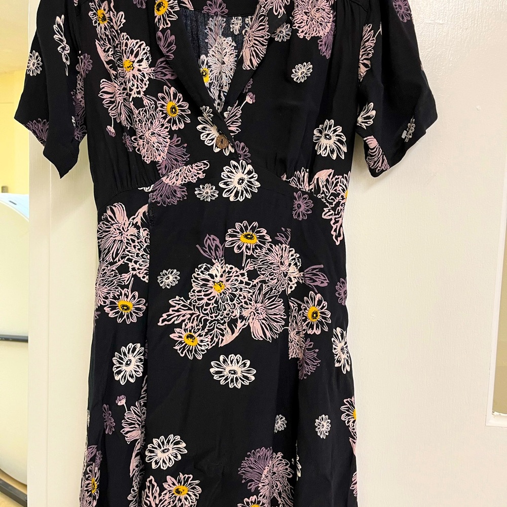 Great casual dress for warm months.
